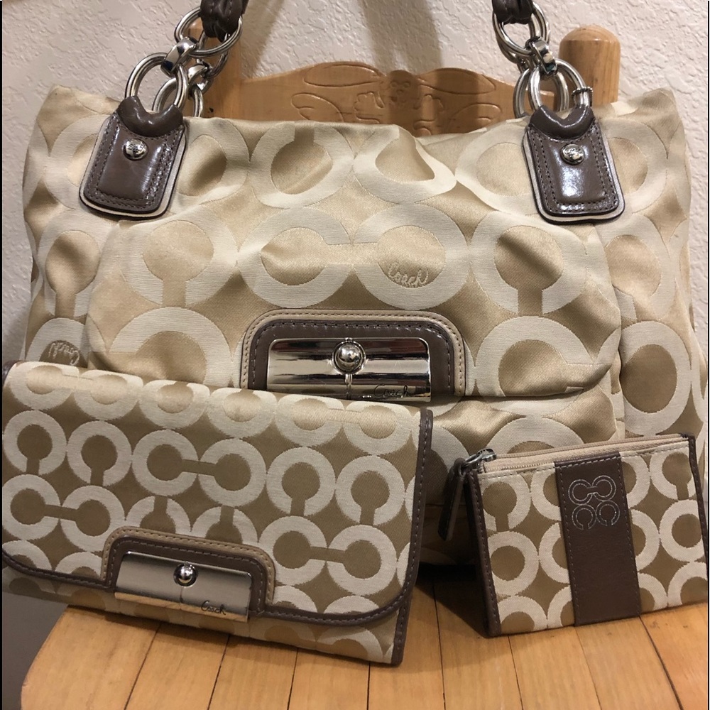 Coach Purse, wallet and coin slip with dust bag